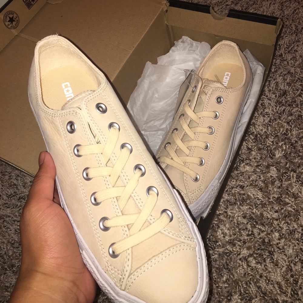 Converse (BRAND NEW)